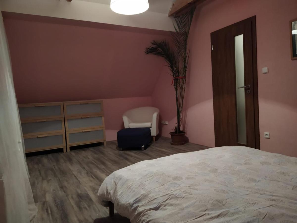 Luxury Accommodation Near Prague Airport Středokluky Eksteriør billede